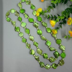 Pistachio Green Genuine Mother of Pearl Shell Vintage Necklace